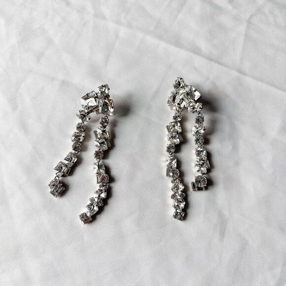 David Koma Irregular Crystal Chandelier Earrings in Silver - Picture 7 of 8